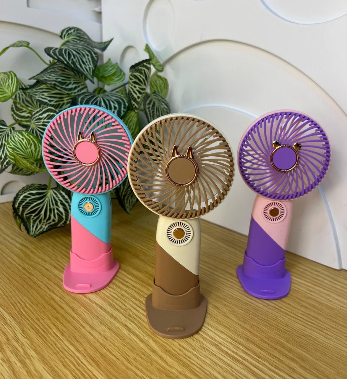 Portable Small Fan 3 Speed Handheld Rechargeable Mobile Phone Stand USB Type-C Charge